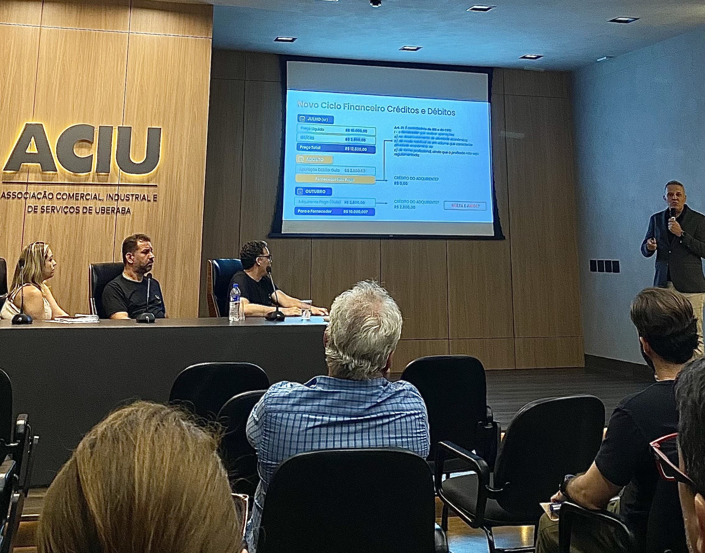 Palestra sobre Reforma Tributária apresentada pela Contec